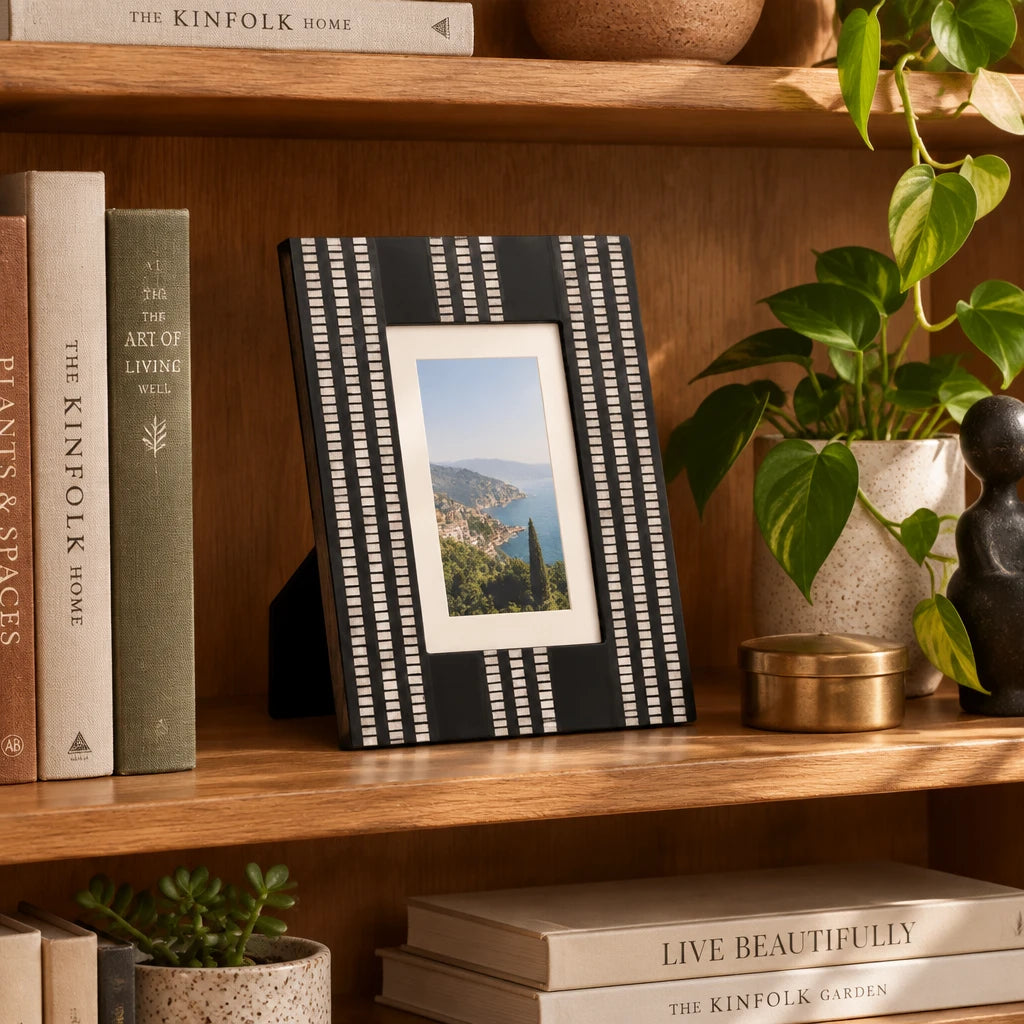 Black Resin Ridged Striped Frame